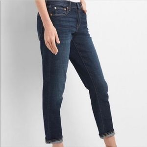 GAP | dark wash best girlfriend jeans size 29